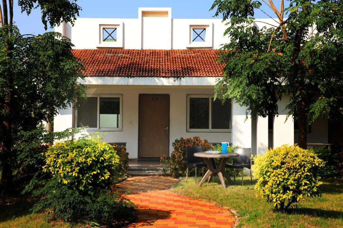 Nisarg Resort Jabalpur Extérieur photo