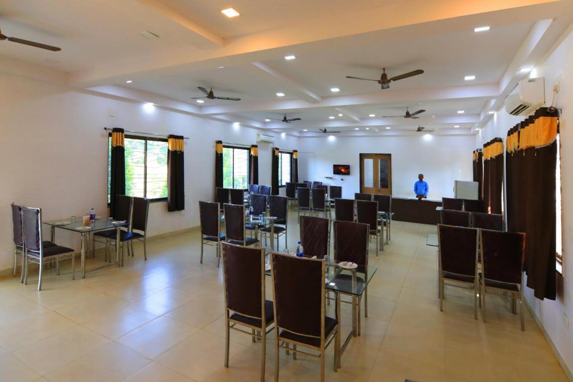 Nisarg Resort Jabalpur Extérieur photo